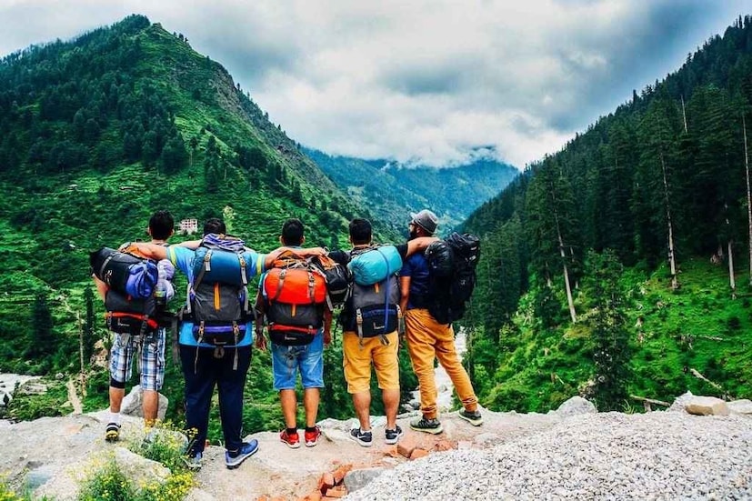 आज आम्ही तुम्हाला काही ठिकाणांबद्दल सांगणार आहोत जिथे तुम्ही फक्त ₹5,000 मध्ये एक संस्मरणीय आणि रोमांचक ट्रिप प्लॅन करू शकता. या दिवाळीच्या लॉँग विकेंडला तुम्ही परवडणाऱ्या ट्रिपवर जाऊ शकता.