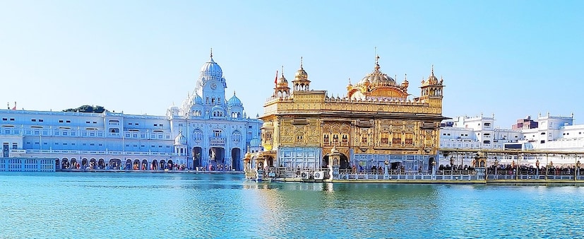 अमृतसर: अमृतसर हे बजेट ट्रिपसाठी एक उत्तम ठिकाण असू शकते. येथे तुम्ही जालियनवाला बाग आणि वाघा बॉर्डर सारख्या ऐतिहासिक स्थळांचा अनुभव घेऊ शकता. जेवण आणि राहण्याचा खर्च समाविष्ट करून, तुमचा एकूण खर्च 2000 ते 2500 रुपयांच्या दरम्यान असू शकतो.