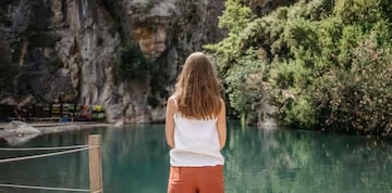 लोकांपासून आणि गर्दीपासून राहायचंय दूर? इंट्रोवर्टसाठी 'या' आहेत स्मार्ट टिप्स लोकांपासून आणि गर्दीपासून राहायचंय दूर? इंट्रोवर्टसाठी 'या' आहेत स्मार्ट टिप्स