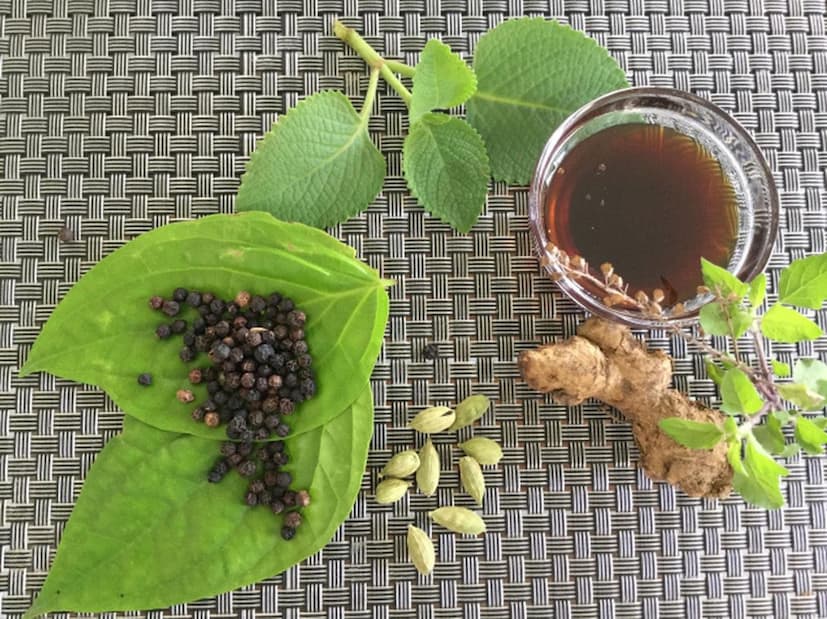 पान बनवण्यासाठी लागणारे साहित्य: 1 सुपारी, 2 चिमूटभर ओवा, 2 लवंगा, अर्धा चमचा मध.