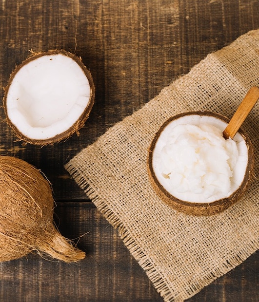 ते तुमच्या तळहातावर घासल्याने नारळाचे तेल वितळेल. तुम्ही ते ड्रायर वापरून देखील वितळवू शकता. टीप : (वरील माहिती सामान्य माहितीवर आधारीत आहेत. न्यूज 18 मराठी याची पुष्टी करत नाही. आपला उद्देश तुमच्यापर्यंत माहिती पोहोचवण्याचा आहे.)