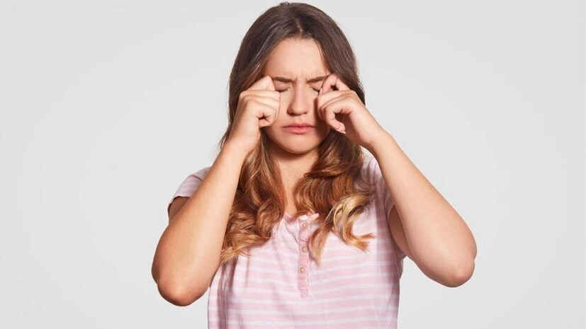 अशा परिस्थितीत डोळ्यांचे संरक्षण अत्यंत महत्वाचे आहे. वायू प्रदूषणापासून डोळ्यांचे संरक्षण करण्यासाठी कोणत्या महत्त्वाच्या गोष्टी लक्षात ठेवल्या पाहिजेत. वायू प्रदूषणापासून आपल्या डोळ्यांचे संरक्षण कसे करायचे जाणून घ्या.