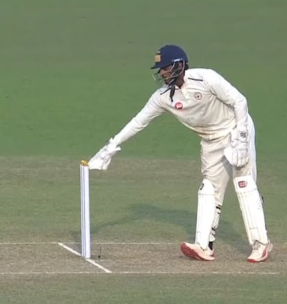 व्हिडिओसोबत उर्विलने लिहिले, “पुस्तकांमधून शिकलो नाही... स्वतः दिग्गजाकडून शिकलो - थाला.” चाहत्यांना ही शैली इतकी आवडली की व्हिडिओ काही क्षणातच व्हायरल झाला.