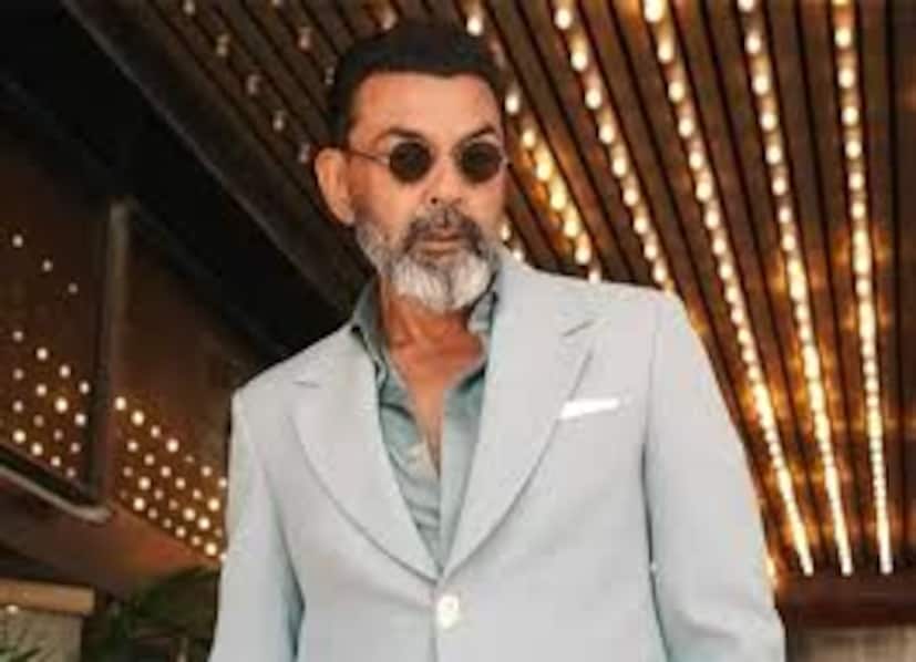  अलीकडच्या वर्षांत बॉबीने ‘क्लास ऑफ 83’, ‘लव हॉस्टेल’ आणि ‘द बॅड्स ऑफ बॉलीवूड’ यांसारख्या चित्रपटांमधून आणि वेब सिरीजमधून शानदार पुनरागमन केलं आहे.