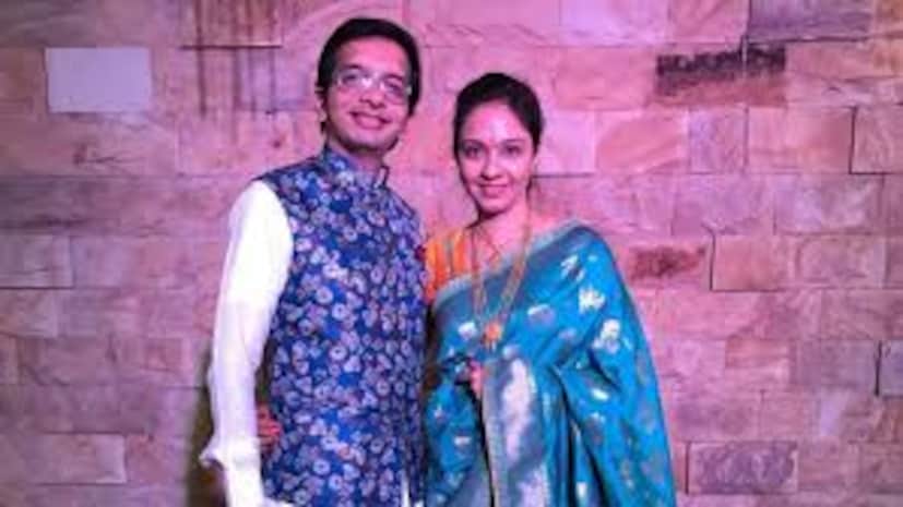  डॉ. निलेश साबळे यांची पत्नी गौरी साबळे आयुर्वेदिक डॉक्टर आहे. त्यांचं एक क्लिनिकदेखील आहे.