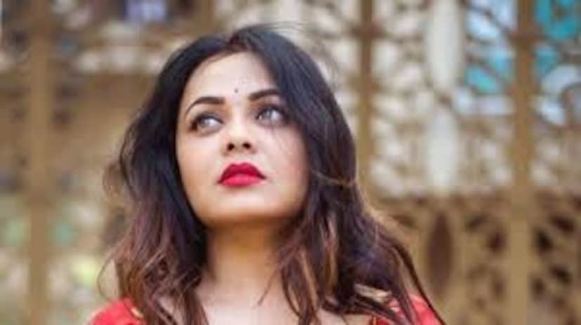  प्रार्थना बेहेरेच्या पोस्टवर चाहत्यांसह मराठी मनोरंजनसृष्टीतील अनेक सेलिब्रिटींनी दु:ख व्यक्त करत अभिनेत्रीचं सांत्वन केलं आहे.