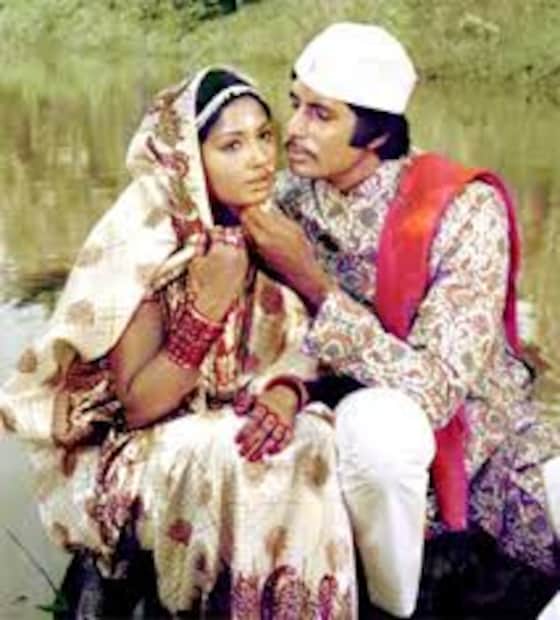 बॉलिवूडच्या अनेक चित्रपटांनी प्रेक्षकांच्या मनात विशेष स्थान निर्माण केलं आहे. पण यातील काही चित्रपट बॉक्स ऑफिसवर विशेष यशस्वी ठरले नाहीत. पण या चित्रपटांच्या कथा आणि संगीताने मात्र प्रेक्षकांचं लक्ष वेधून घेतलं. अमिताभ बच्चन यांनी आपल्या करिअरमध्ये पारंपारिक हिरोच्या प्रतिमेपेक्षा पूर्णपणे वेगळ्या भूमिकांना न्याय दिला. अमिताभ बच्चन यांचे हे चित्रपट त्यांच्या दर्जेदार अभिनयाची झलक दाखवतात. बिग बींचा एक चित्रपट बॉक्स ऑफिसवर सुपरफ्लॉप ठरला असला तरी त्यातील गाण्यांनी मात्र प्रत्येक प्रेक्षकाचं मन जिंकून घेतलं होतं.  बॉलिवूडच्या अनेक चित्रपटांनी प्रेक्षकांच्या मनात विशेष स्थान निर्माण केलं आहे. पण यातील काही चित्रपट बॉक्स ऑफिसवर विशेष यशस्वी ठरले नाहीत. पण या चित्रपटांच्या कथा आणि संगीताने मात्र प्रेक्षकांचं लक्ष वेधून घेतलं. अमिताभ बच्चन यांनी आपल्या करिअरमध्ये पारंपारिक हिरोच्या प्रतिमेपेक्षा पूर्णपणे वेगळ्या भूमिकांना न्याय दिला. अमिताभ बच्चन यांचे हे चित्रपट त्यांच्या दर्जेदार अभिनयाची झलक दाखवतात. बिग बींचा एक चित्रपट बॉक्स ऑफिसवर सुपरफ्लॉप ठरला असला तरी त्यातील गाण्यांनी मात्र प्रत्येक प्रेक्षकाचं मन जिंकून घेतलं होतं.