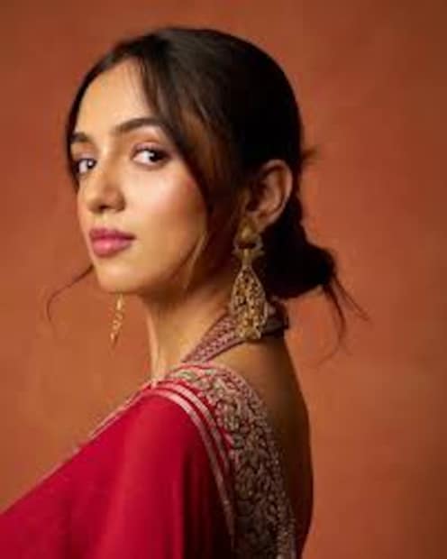  'ग्रेटर क्लेश' या चित्रपटात अभिनेत्री एहसास चन्ना मुख्य भूमिकेत आहे. आपल्या अभिनयाने तिने प्रेक्षकांवर छाप पाडली आहे. कथानकासह एहसासने आपल्या अभिनयाने चित्रपटाला एका वेगळ्या उंचावर नेलं आहे.