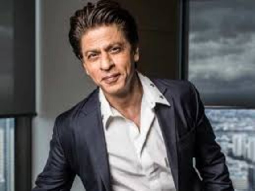  #AskSRK सेशनदरम्यानही शाहरुख खान म्हणाला की, वाढदिवसानिमित्त आयोजित होणाऱ्या फिल्म फेस्टिव्हलसाठी तो खूप उत्सुक आहे. हे सर्व चित्रपट पाहण्याचा मीदेखील प्रयत्न करणार आहे".