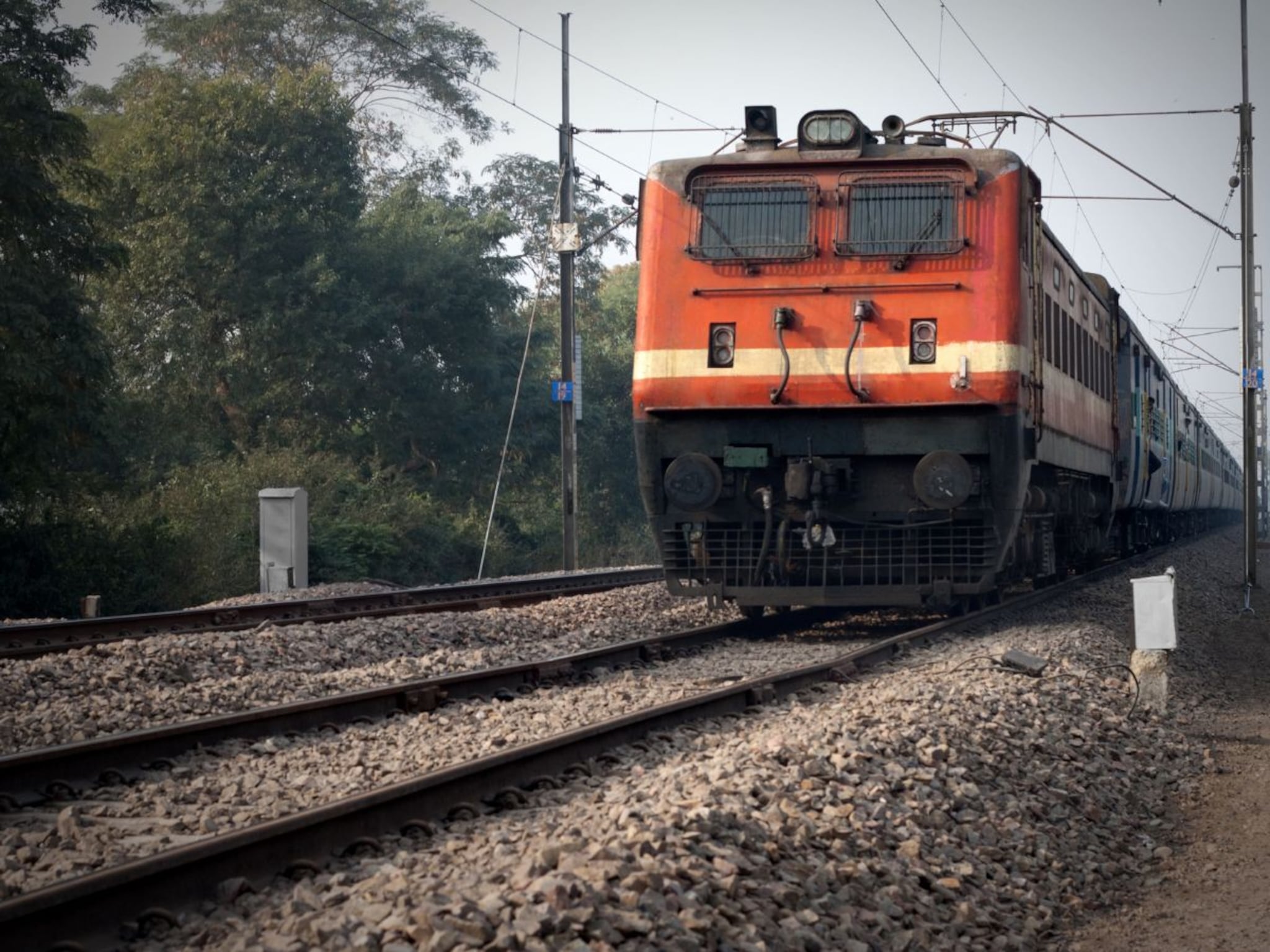 Indian Railway : मिडल बर्थ सीटचा नियम काय? ट्रेनने नेहमी प्रवास करतात पण अनेकांना 'हे' माहितच नाही