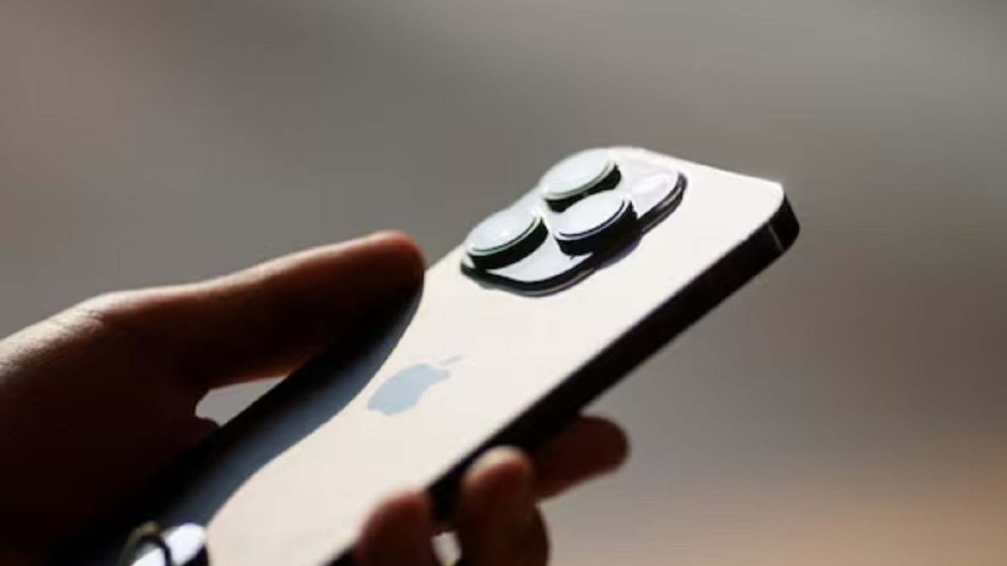 आयफोनची बॅटरी लवकर डिस्चार्ज होते का? या सेटिंग्स करा ऑन, फूल राहील चार्जिंग