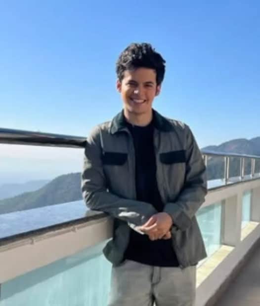  वय वाढण्यासोबत दर्शील आता हँडसम झाला आहे. दर्शीलचा कमाल लूक असूनही त्याला पुन्हा ब्रेक मिळाला नाही.