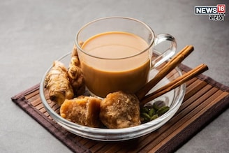 दूध घालताच फाटतो गुळाचा चहा? खास टिप्स फॉलो करून बनवा, कधीच नाही होणार खराब