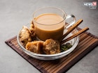 दूध घालताच फाटतो गुळाचा चहा? खास टिप्स फॉलो करून बनवा, कधीच नाही होणार खराब