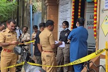 मुंबईत रक्तरंजित थरार! जीव वाचवत पळत होती तरुणी, BF करत राहिला वार, स्वत:चाही गळा चिरला, नक्की काय घडलं?