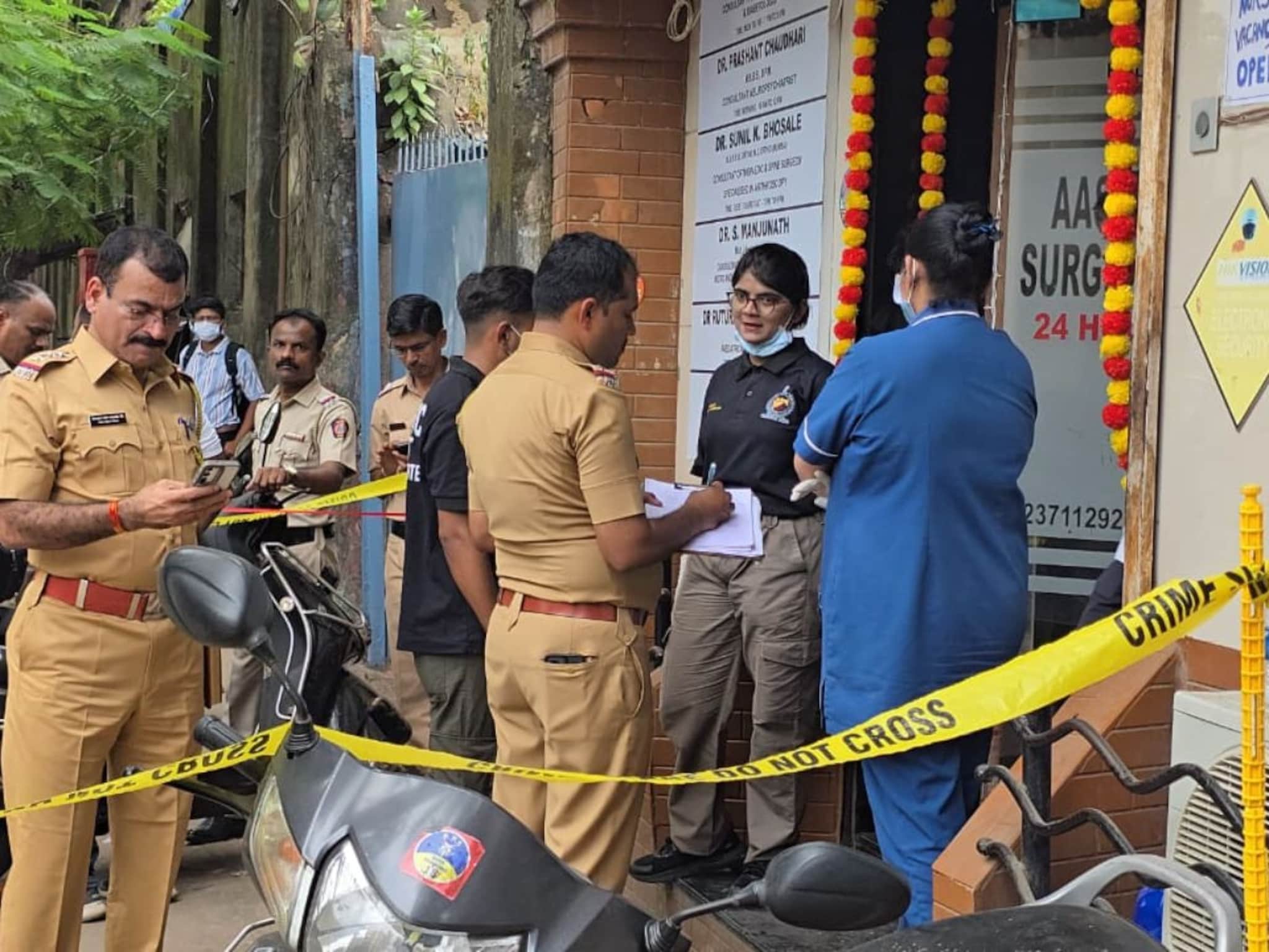 मुंबईत रक्तरंजित थरार! जीव वाचवत पळत होती तरुणी, BF करत राहिला वार, स्वत:चाही गळा चिरला, नक्की काय घडलं?