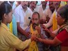 मोठी बातमी! दीपक बोऱ्हाडे यांनी उपोषण सोडलं, धनगर समाजाच्या बैठकीनंतर निर्णय