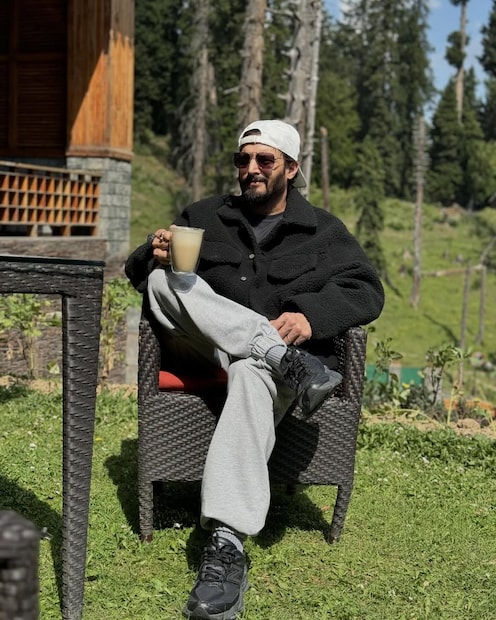पण जेव्हा जिमी हॉस्टेलमध्ये शिकत होता, तेव्हा त्याला वारंवार पगडी धुण्याचा आणि केसांची काळजी घेण्याचा त्रास जाणवू लागला. या त्रासातून सुटका मिळवण्यासाठी त्याने कोणालाही न सांगता केस आणि दाढी कापून टाकली आणि पगडी घालणे सोडून दिले!