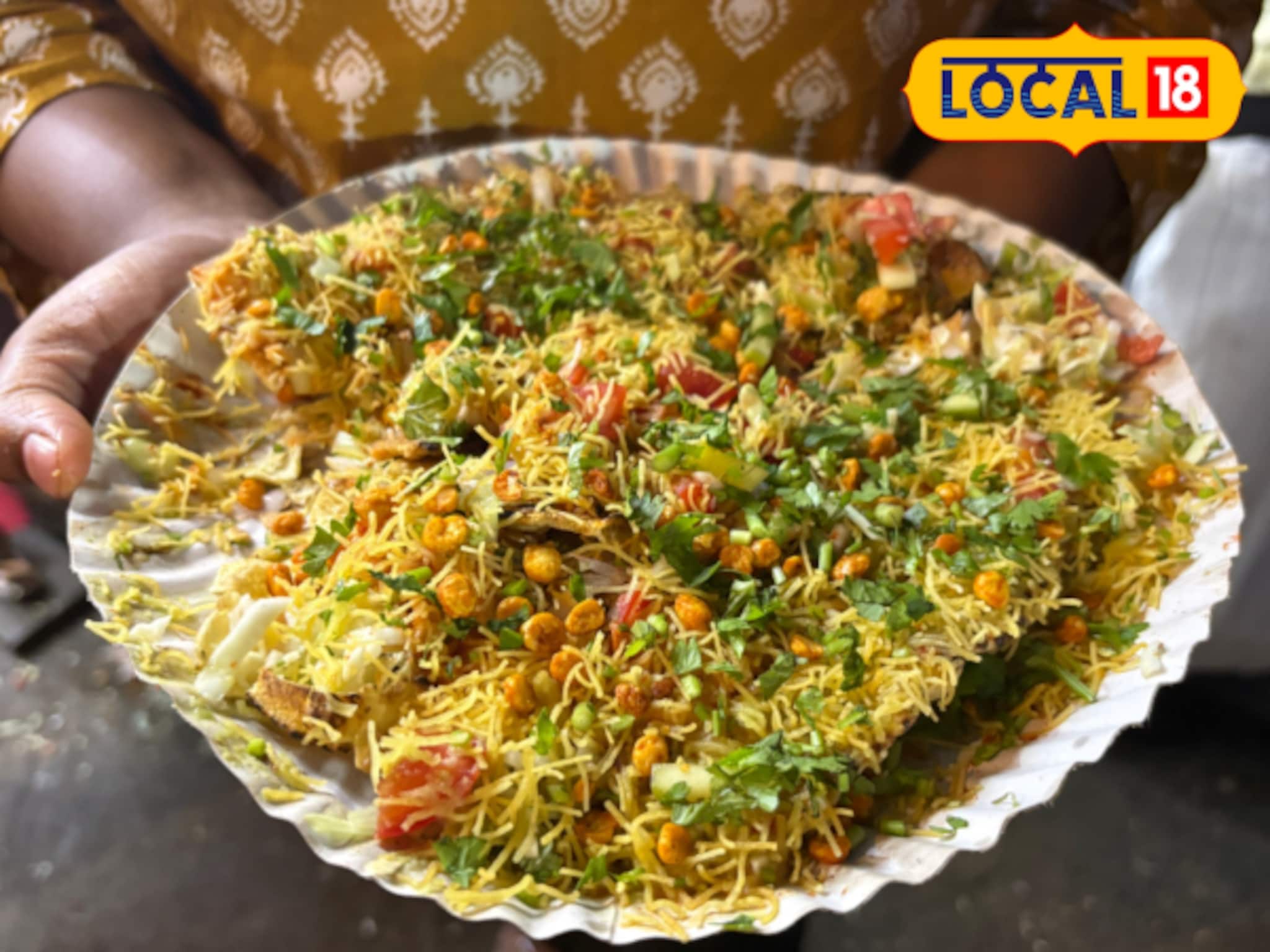 कुरकुरीतपणाचा सुंदर संगम, खिचिया पापड मुंबईत खावा तर इथंच, 40 रुपयांत मन होईल तृप्त, Video