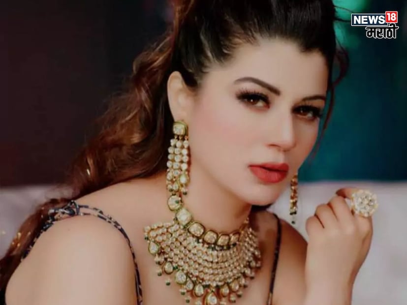 ओम प्रकाश भारती असं दिव्याच्या वडिलांचं नाव तर मीता भारती ही तिची आहे. ओम प्रकाश भारती यांना एक भाऊ आहेत ज्यांचं नाव मदन लाल अरोरा. त्यांची मुलगा कायनात अरोरा, ही दिव्याची चुलत बहिण आहे. 