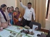 VIDEO : दिवाळीच्या तोंडावर अधिकारी गाढझोपेत, मनसेने घातला खुर्चीला चपलेचा हार, प