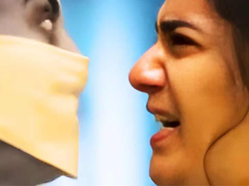  सर्वात खतरनाक हॉरर चित्रपट तुम्ही एकटं असताना करुच शकत नाही. सिनेमा पाहिल्यानंतर तुमच्या मनात इतकी भीती निर्माण होईल की तुम्ही नाईट शिफ्ट करण्यापासूनच घाबरू लागाल. ही एक स्पॅनिश हॉरर फिल्म आहे, ज्याचे दिग्दर्शन रिगोबर्टो कास्टानेडा यांनी केले आहे.