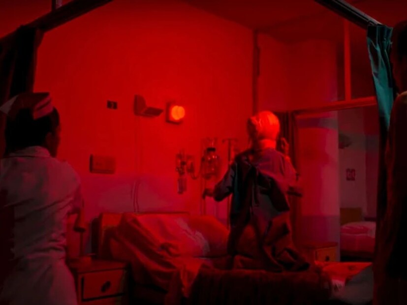  IMDb वर या चित्रपटाला 5.2/10 ची रेटिंग मिळाली आहे आणि त्याला दोन पुरस्कारांसाठी नॉमिनेशन मिळाले होते. चित्रपटाला प्रेक्षक आणि समीक्षकांकडून मिश्रित प्रतिसाद मिळाला. काही लोकांनी याला ‘इंस्टंट हॉरर क्लासिक’ म्हटले, तर काहींना मात्र या चित्रपटाचं कथानक खटकलं. चित्रपटातील 70 च्या दशकातील थीम, लायटिंग आणि बॅकग्राउंड म्युझिक याचे विशेष कौतुक केले गेले.