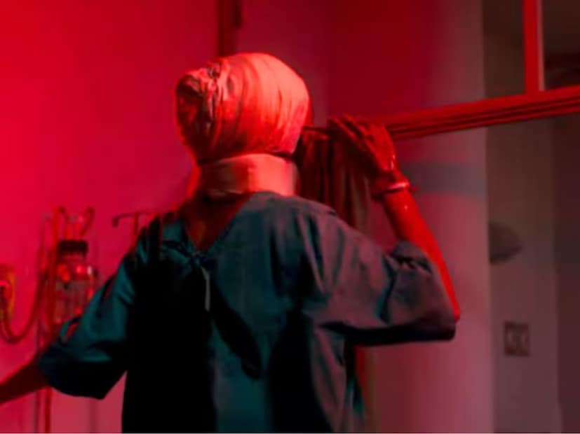 आतापर्यंतच्या सर्वात खतरनाक हॉरर चित्रपटात फक्त भूत-प्रेत किंवा आत्म्यांची कथा दाखवण्यात आलेली नाही. तर समाजात पसरलेल्या महिला उत्पीडन, मानसिक संघर्ष आणि असमानता या सारख्या विषयांवर खूप बारकाईने भाष्य करण्यात आलं आहे.  आतापर्यंतच्या सर्वात खतरनाक हॉरर चित्रपटात फक्त भूत-प्रेत किंवा आत्म्यांची कथा दाखवण्यात आलेली नाही. तर समाजात पसरलेल्या महिला उत्पीडन, मानसिक संघर्ष आणि असमानता या सारख्या विषयांवर खूप बारकाईने भाष्य करण्यात आलं आहे.