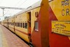 दरवाजात बसण्यावरून वाद झाला, धावत्या ट्रेनमधून प्रवाशाला बाहेर फेकलं, कर्जत भिवप