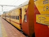 दरवाजात बसण्यावरून वाद झाला, धावत्या ट्रेनमधून प्रवाशाला बाहेर फेकलं, कर्जत भिवप