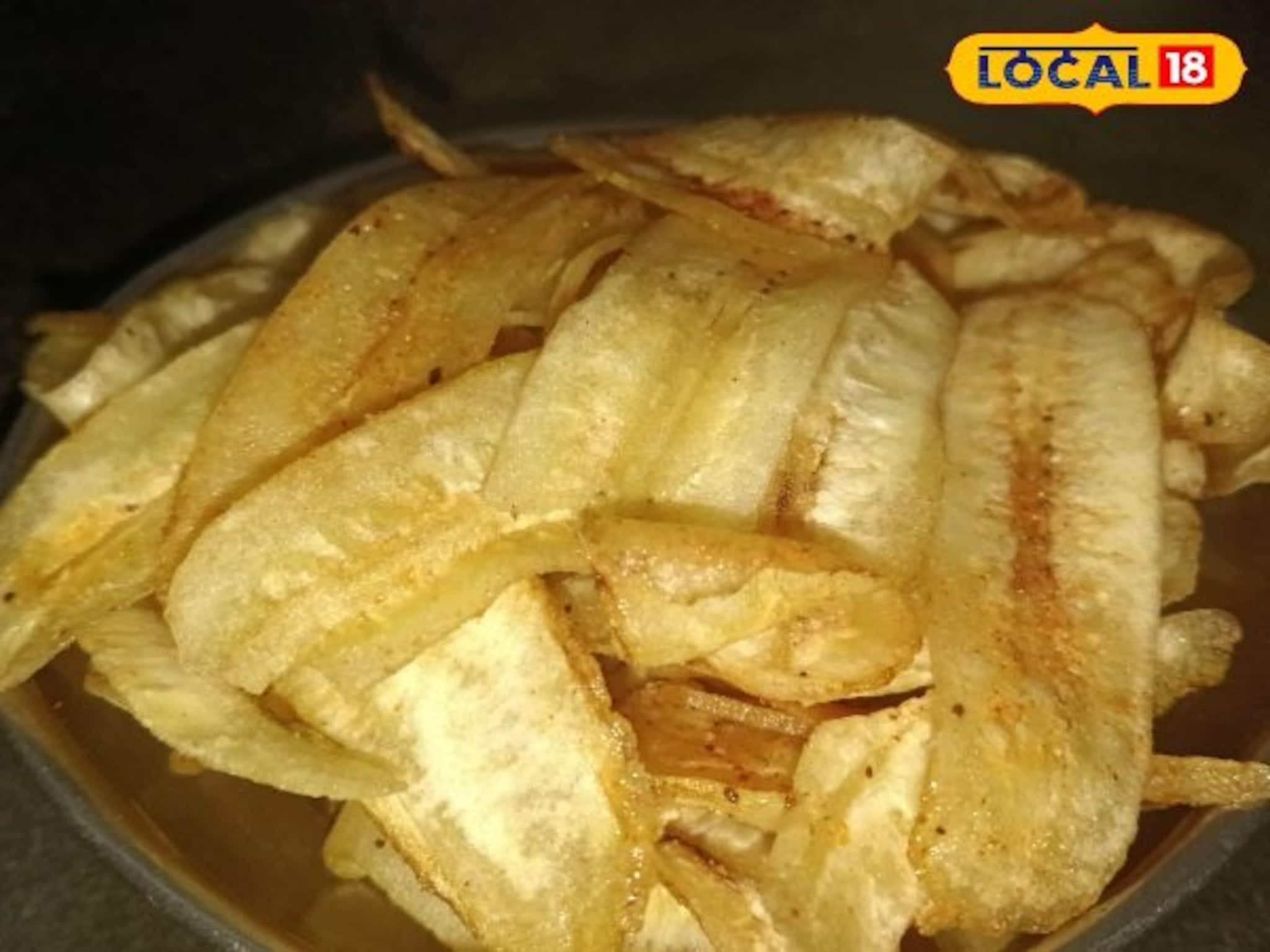 Banana Chips Recipe : दिवाळीतील गोड पदार्थासोबत चटपटीत खायचंय? घरीच बनवा कुरकुरीत केळीचे चिप्स, रेसिपीचा Video