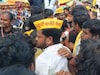 तुळजाभवानी मंदिराच्या मुख्य प्रवेशद्वारावर मोठा गोंधळ