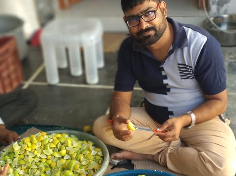 अभिषेक वर्षातून तीन वेळा उत्पादन घेतात, उन्हाळ्याच्या दिवसांमध्ये ते लिंबूचे उत्पादन घेणे टाळतात. यामागील कारण स्पष्ट करताना ते सांगतात की, एकतर राजस्थानमध्ये पाण्याची कमतरता असते आणि दुसरे म्हणजे उन्हाळ्यात उत्पादन कमी मिळते, ज्यामुळे वाहतूक आणि इतर खर्च जास्त होतो. अशा प्रकारे, त्यांनी उत्पादन व्यवस्थापनाची योग्य रणनीती आखली आहे.