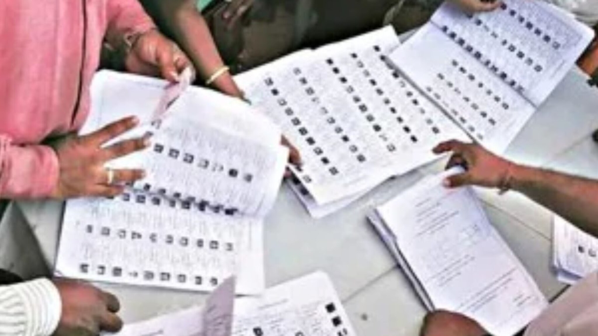 Election Commission Voter List:  मतदारयादीच्या घोळावरून विरोधकांकडून 'मोर्चे'बांधणी, निवडणूक आयोग अ‍ॅक्शन मोडवर, घेतला मोठा निर्णय