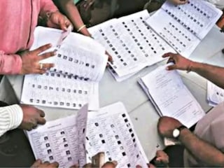 मतदारयादीच्या घोळावरून विरोधकांकडून 'मोर्चे'बांधणी, निवडणूक आयोग अॅक्शन मोडवर, घेतला मोठा निर्णय