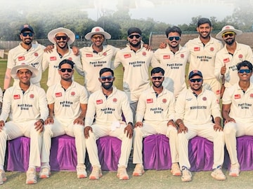 Prithvi Shaw : डबल सेंच्युरी करूनही पृथ्वी शॉवर अन्याय? रणजी सामन्यात काय घडलं? Prithvi Shaw : डबल सेंच्युरी करूनही पृथ्वी शॉवर अन्याय? रणजी सामन्यात काय घडलं?