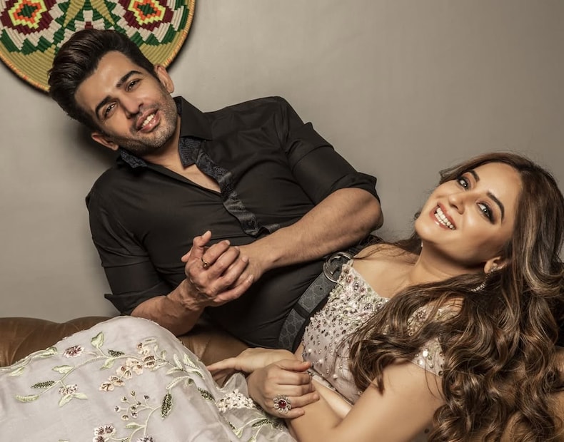 माही आणि जयची जोडी टीव्हीवरील सर्वात आवडत्या कपल्सपैकी एक आहे. त्यांच्या लग्नाला आता १४ वर्षे झाली आहेत. त्यांनी २०११ मध्ये गुपचूप लग्न केले होते आणि नंतर २०१४ मध्ये लास वेगासमध्ये पुन्हा एकदा लग्न केले.