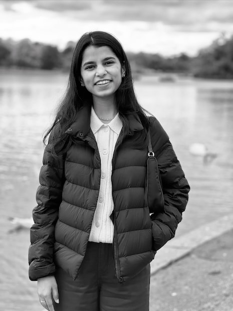 २०२५ च्या बिहार विधानसभा निवडणुकीच्या तोंडावर मैथिली ठाकूरने मंगळवारी भाजपमध्ये प्रवेश केला. बिहार भाजपचे अध्यक्ष दिलीप जायसवाल यांनी तिला पक्षाचे सदस्यत्व दिले.