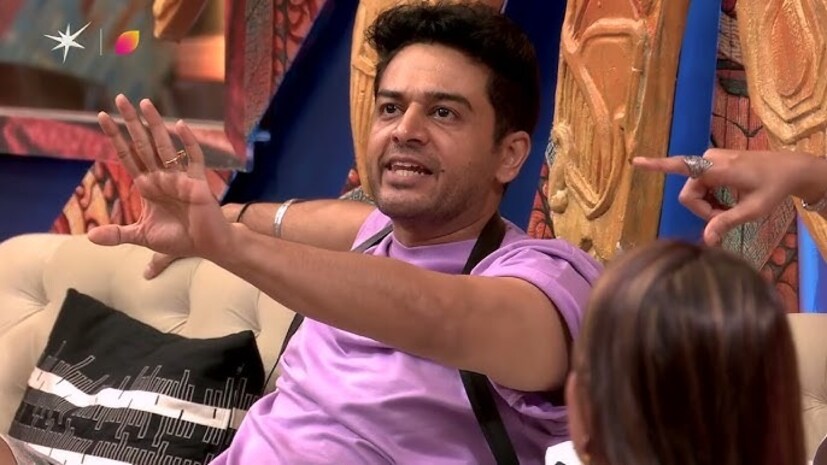 कॉन्ट्रोव्हर्सी आणि ड्रामाचा अड्डा असलेल्या 'बिग बॉस १९' ने प्रेक्षकांना खिळवून ठेवलं आहे. पण आता बिग बॉसच्या घरात आणखी रायता पसरण्याची शक्यता आहे, कारण लवकरच एका प्रसिद्ध क्रिकेटपटूची बहीण वाईल्ड कार्ड एन्ट्री घेणार असल्याची जोरदार चर्चा सुरू झाली आहे. यामुळे घरातील समीकरणे बदलणार आहेत!