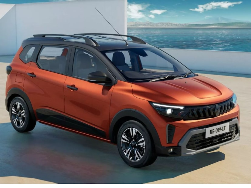  Renault Triber ही भारतातील सर्वात परवडणारी 7-सीटर एसयूव्ही आहे. या एसयूव्हीमध्ये तीन रांगा मिळतात. मधल्या रांगेतील जागा 60:40 मध्ये फोल्ड आणि सरकवता येते. बॅक रेस्टचा कोन (Angle) देखील हलवता येतो. दुसरी रांग पुढे फोल्ड केल्यानंतर शेवटच्या रांगेत सहजपणे जाता येतं. जास्त सामान ठेवण्यासाठी शेवटची रांग पूर्णपणे काढता येते. मधल्या आणि शेवटच्या दोन्ही रांगेतील प्रवाशांसाठी AC व्हेंट्स चांगले आहेत. यात 5-स्पीड मॅन्युअल आणि AMT गिअरबॉक्ससह 1.0-लीटर पेट्रोल इंजिन आहे. 