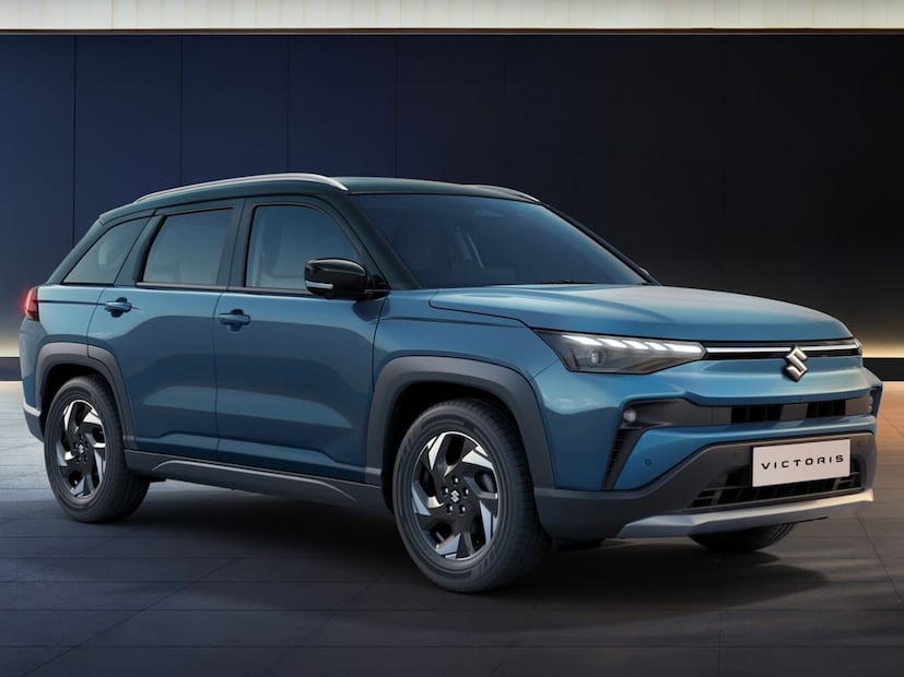  मारुती सुझुकी इंडिया लिमिटेड (MSIL) ने अखेरीस Victoris SUV च्या किंमती जाहीर केल्या आहे. 10,49,900 रुपये (एक्स-शोरूम) किंमतीपासून सुरुवात झाली आहे. या कारची विक्री 22 सप्टेंबर 2025 पासून सुरू होणार आहे. Victoris SUV चं टॉप मॉडेल हे जे स्टाँग हायब्रिडसह येतं त्याची किंमत 19 लाख 98 हजार इतकी आहे. 