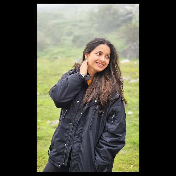 या कठीण काळात मयुरी 'ती फुलराणी' नाटकाचे शूटिंग करत होती. सेटवरच्या सहकलाकारांनाही तिच्या आयुष्यात काहीतरी गडबड सुरू असल्याचे जाणवत होते.
