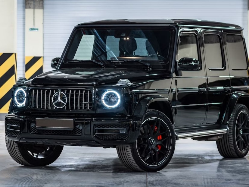 सध्या या Mercedes G-Wagen ची किंमत २.३८ ते २.९० कोटी (एक्स शोरूम, मुंबई)  इतकी किंमत आहे.  ऑनरोड या कारची किंमतही ३ कोटींपेक्षा जास्त आहे. 