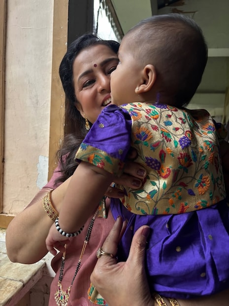 प्रेग्नंसीच्या काळात शेवटपर्यंत ती काम करत होती. डिलिव्हरीनंतर तीन महिन्यातच ती शूटींगला परतली. 