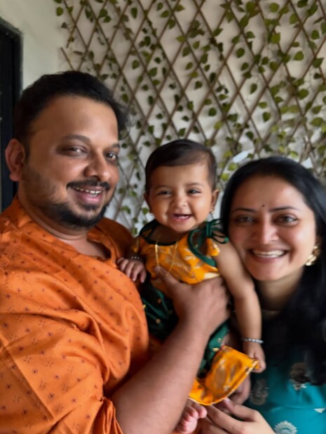 मोनिकाच्या मुलीचा चेहरा पाहण्यासाठी सगळेच उत्सुक होते. अखेर दिवाळीच्या मुहूर्तावर मोनिकाने तिच्या मुलीचा चेहरा दाखवला. 