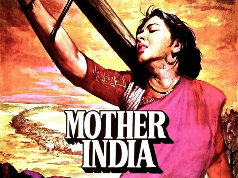  1. मदर इंडिया (1957) : स्वातंत्र्य भारताचे प्रतीक मानला जाणारा 'मदर इंडिया' हा चित्रपट भारतीय मातृत्व आणि बलिदानाचा चेहरा बनला. गरीबी आणि सत्ताधारी जमिनदारी व्यवस्थेवर प्रखर प्रकाश टाकणाऱ्या या चित्रपटाला ऑस्कर नामांकन मिळाले होते. नरगिस यांच्या 'आई'च्या भूमिकेने ग्रामीण भारताच्या संघर्षाला अजरामर केलं. आजही या चित्रपटाची कथा आणि गाणी आठवली जातात. आयएमडीबीवर या चित्रपटाला 7.8 रेटिंग मिळाले आहे.