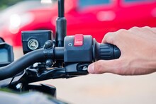 Bike Tips: हिवाळ्यात बाइक बंद पडण्याची ही 5 कारणं, 99 टक्के लोकांकडून होते चूक!