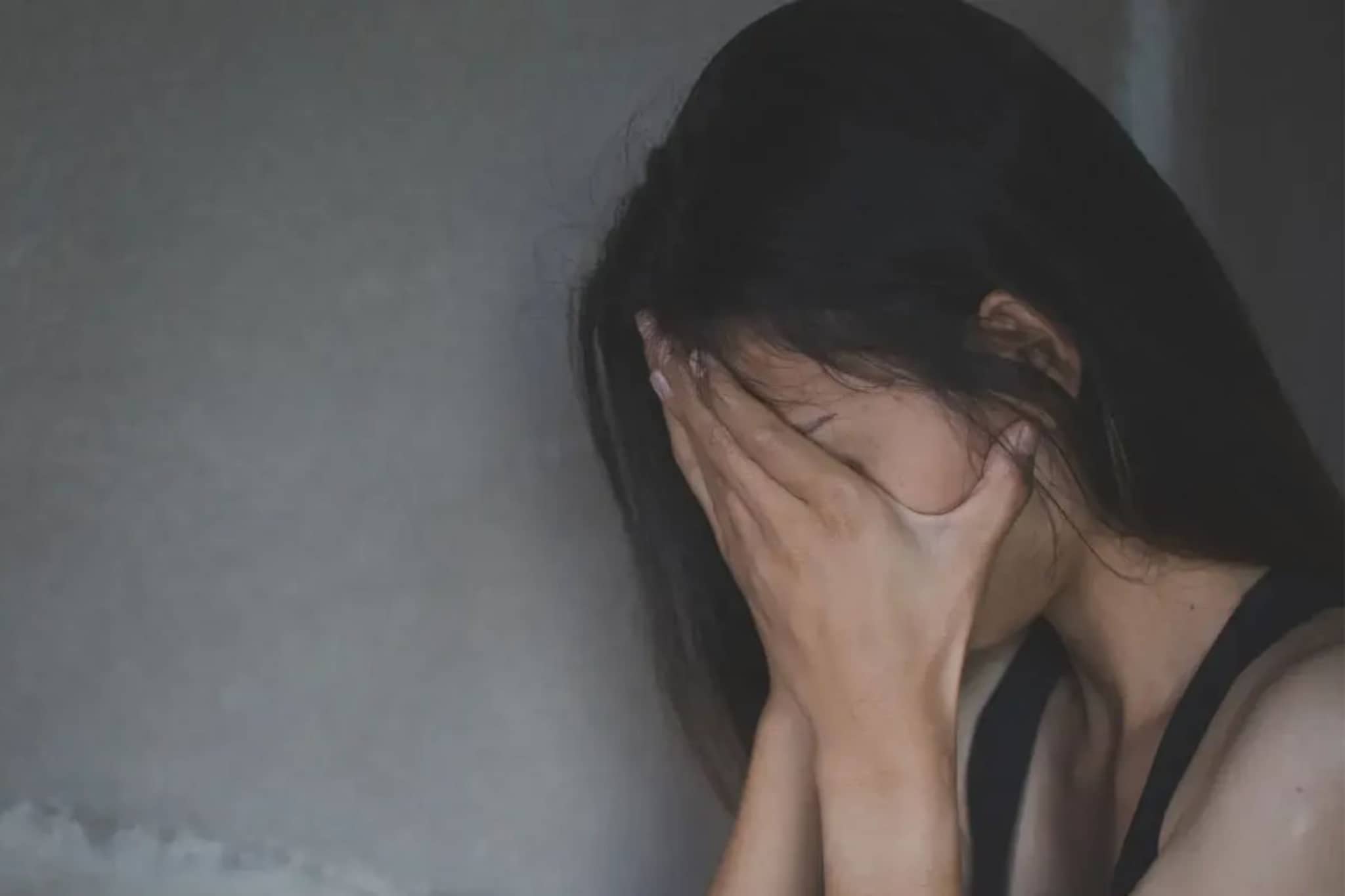 आधी दोन खून केले, तुरुंगातून सुटताच 15 वर्षीय मुलीवर सपासप वार, रुमवर घेऊन गेला