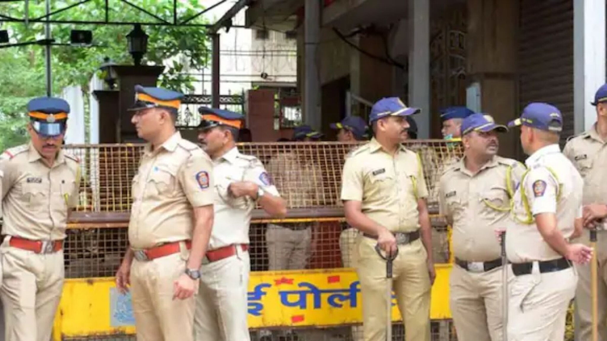 इंदूरनंतर मुंबईतील किन्नर जीवावर उदार, 9 जणांचं सामूहिक विष प्राशन, नक्की काय घडतंय?