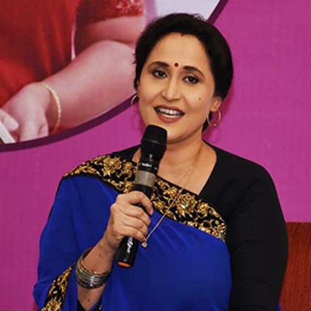  आईला कपाटात कानातले दिसले नाहीत तेव्हा त्यांनी शोधाशोध सुरु केली. घरात पूर्ण गोंधळ सुरू होता. त्यांची आई रडकुंडीला आलेली. कारण निशिगंधा वाड यांच्या आजीने त्यांच्या आईला हे कानातले दिले होते.